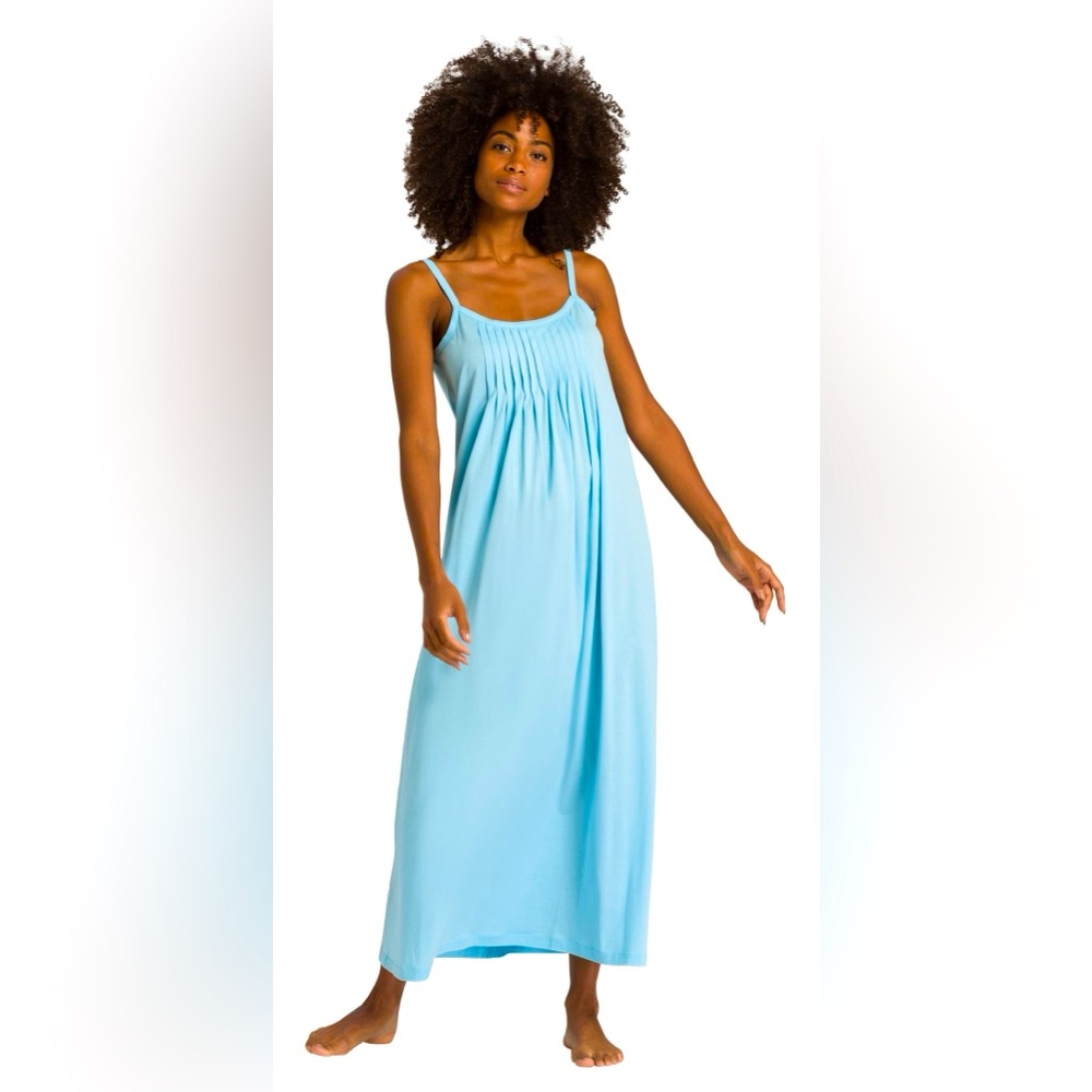 Hanro Juliet Pleated Gown. Size large.